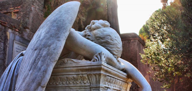 angel-statue-in-cemetery