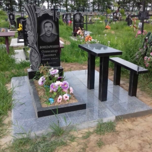 Памятник гранитный № 1