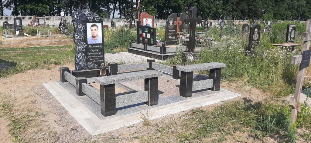Памятник гранитный № 10