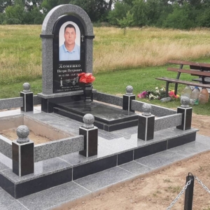 Памятник гранитный № 13