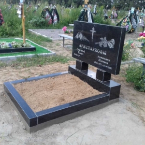 Памятник гранитный № 19