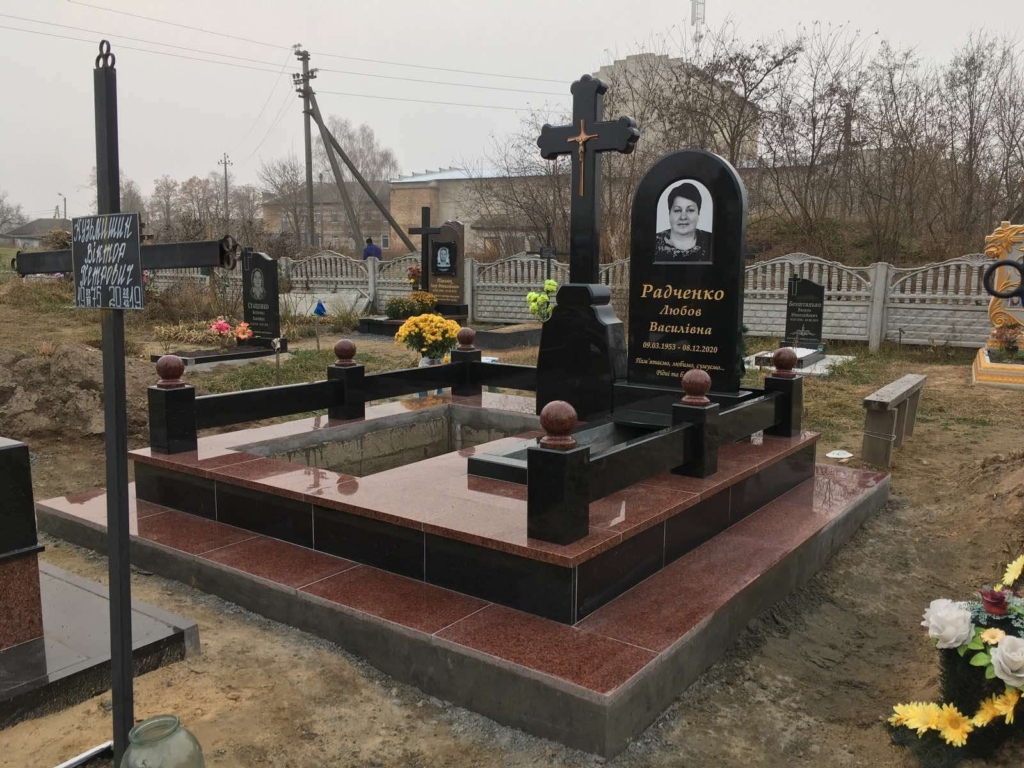 Памятник гранитный № 23