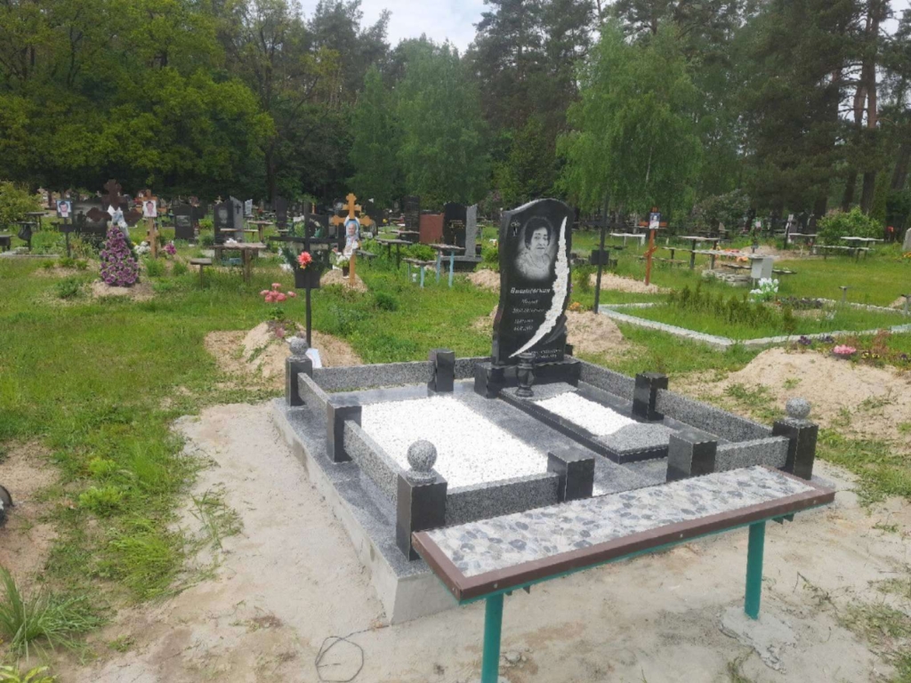 Памятник гранитный № 9