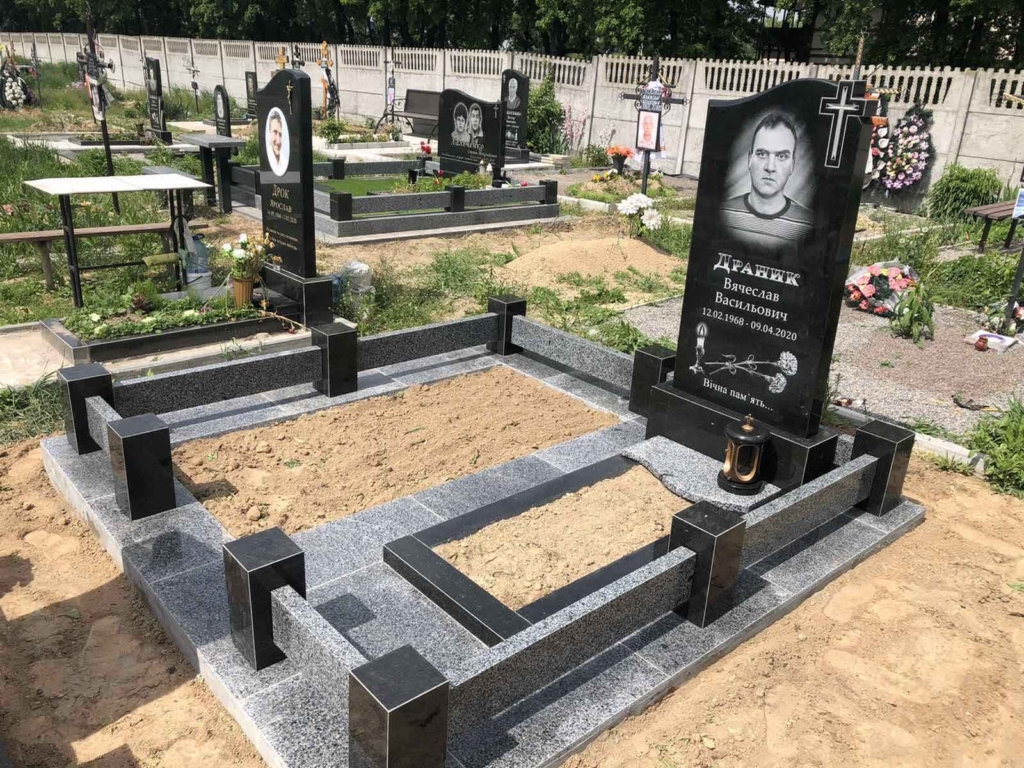 Памятник гранитный № 9.2