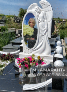 Гранитный памятник «АМАРАНТ» в виде ангела с фотокерамикой фото