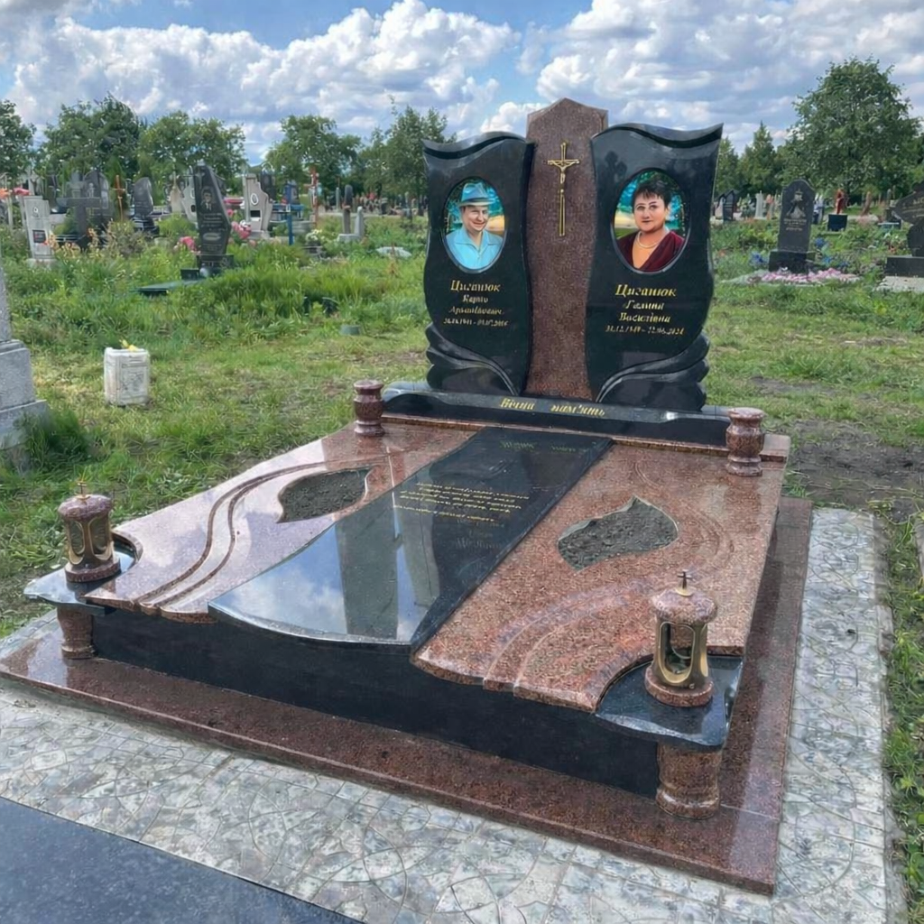 Подвійний пам'ятник із чорного та червоного граніту із портретами — пам'ятник на двох на могилу