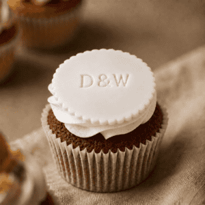 Bruiloft cupcake met initalen (tekst)