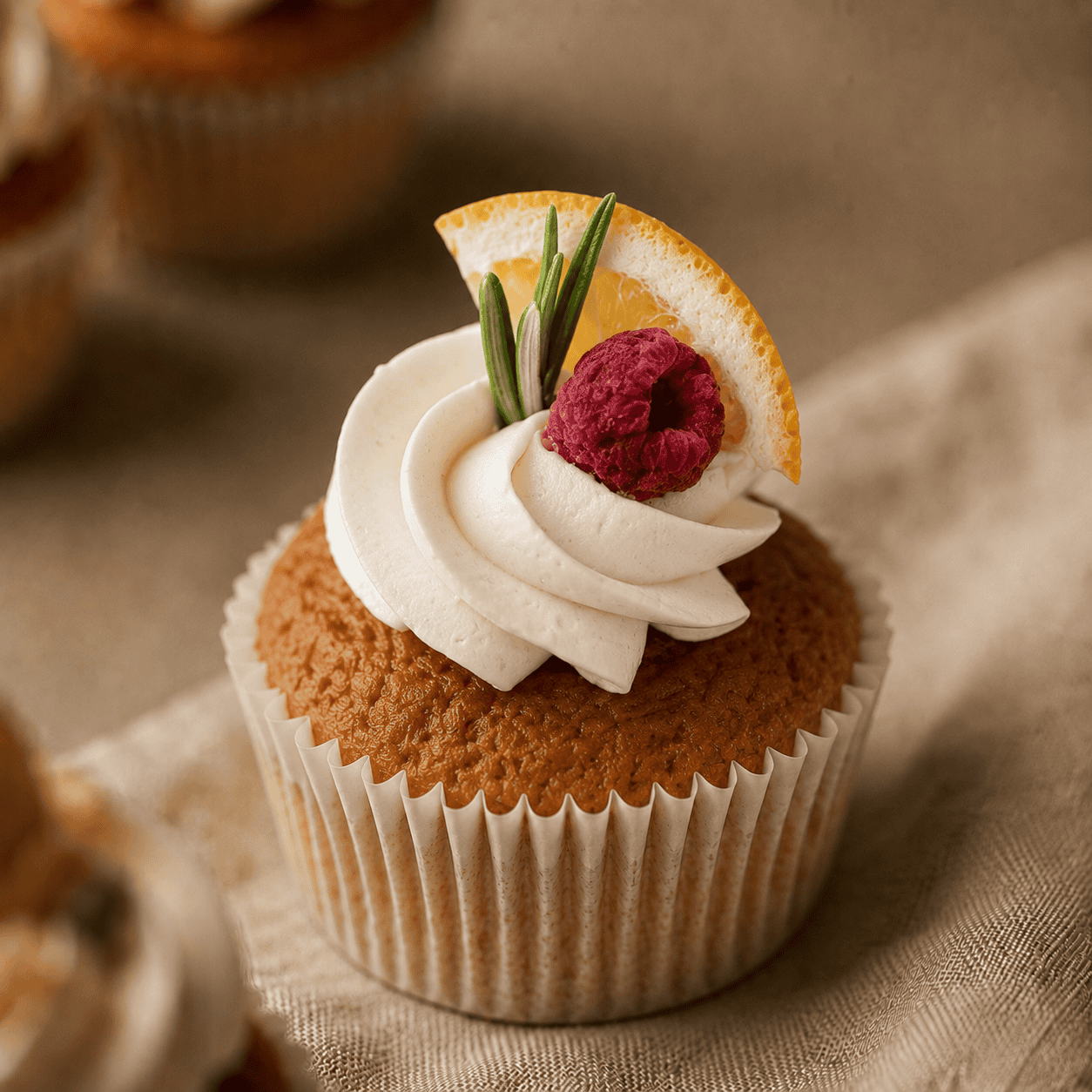 Grote cupcake - Framboos & sinas decoratie