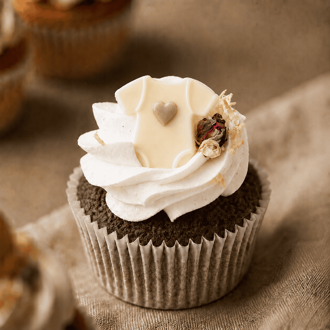 Gender reveal cupcake bohemian