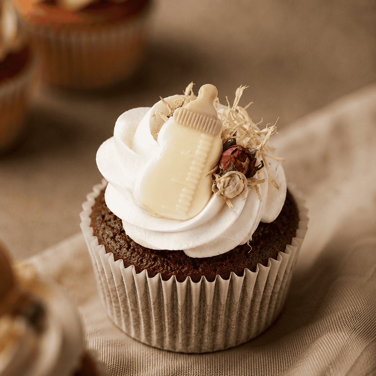 Gender reveal cupcake bohemian