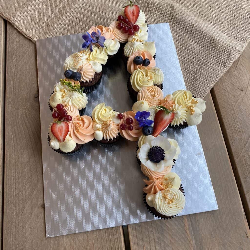 Pull a part cake, cupcake cake, number cake