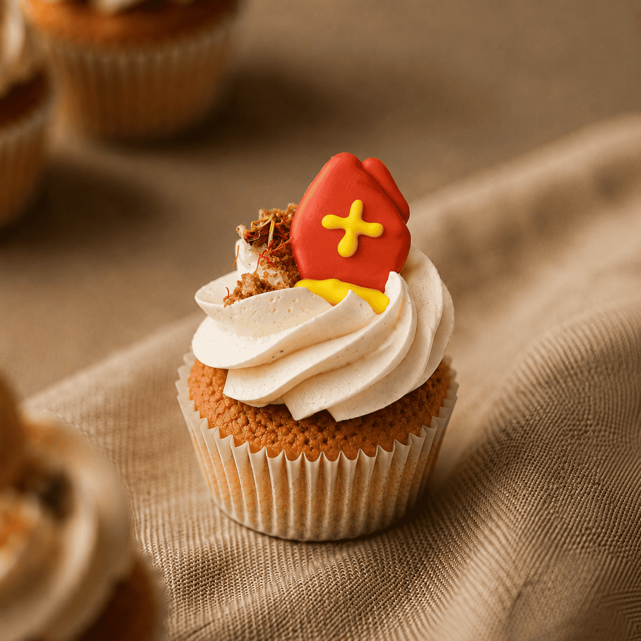Mini sinterklaas cupcake met rode mijter
