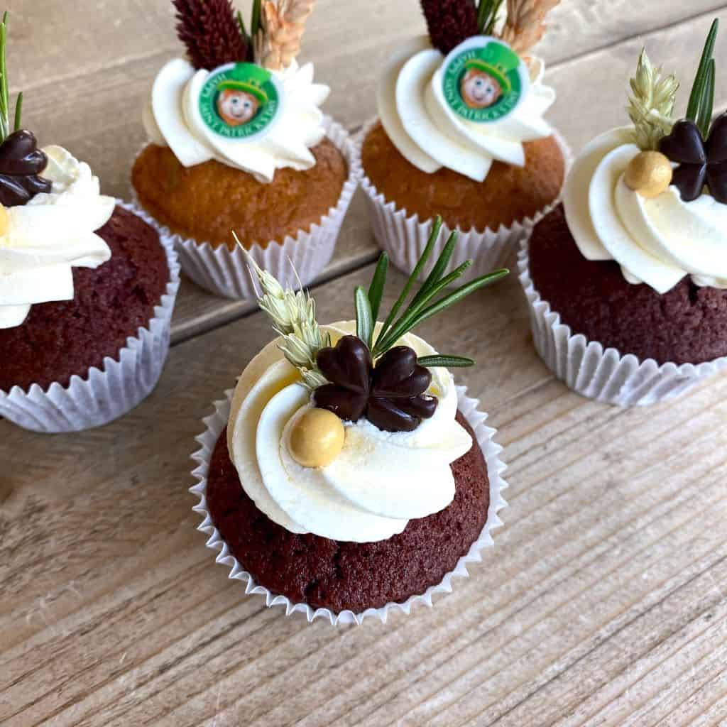 St Patrick's Day cupcake set