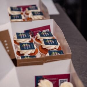 Branded cupcakes van Amsterdam Cupcake Company
