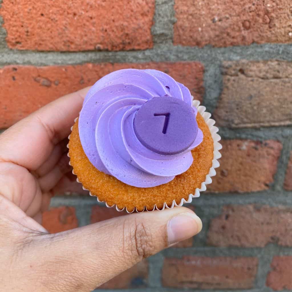Cupcakes met cijfers of letters