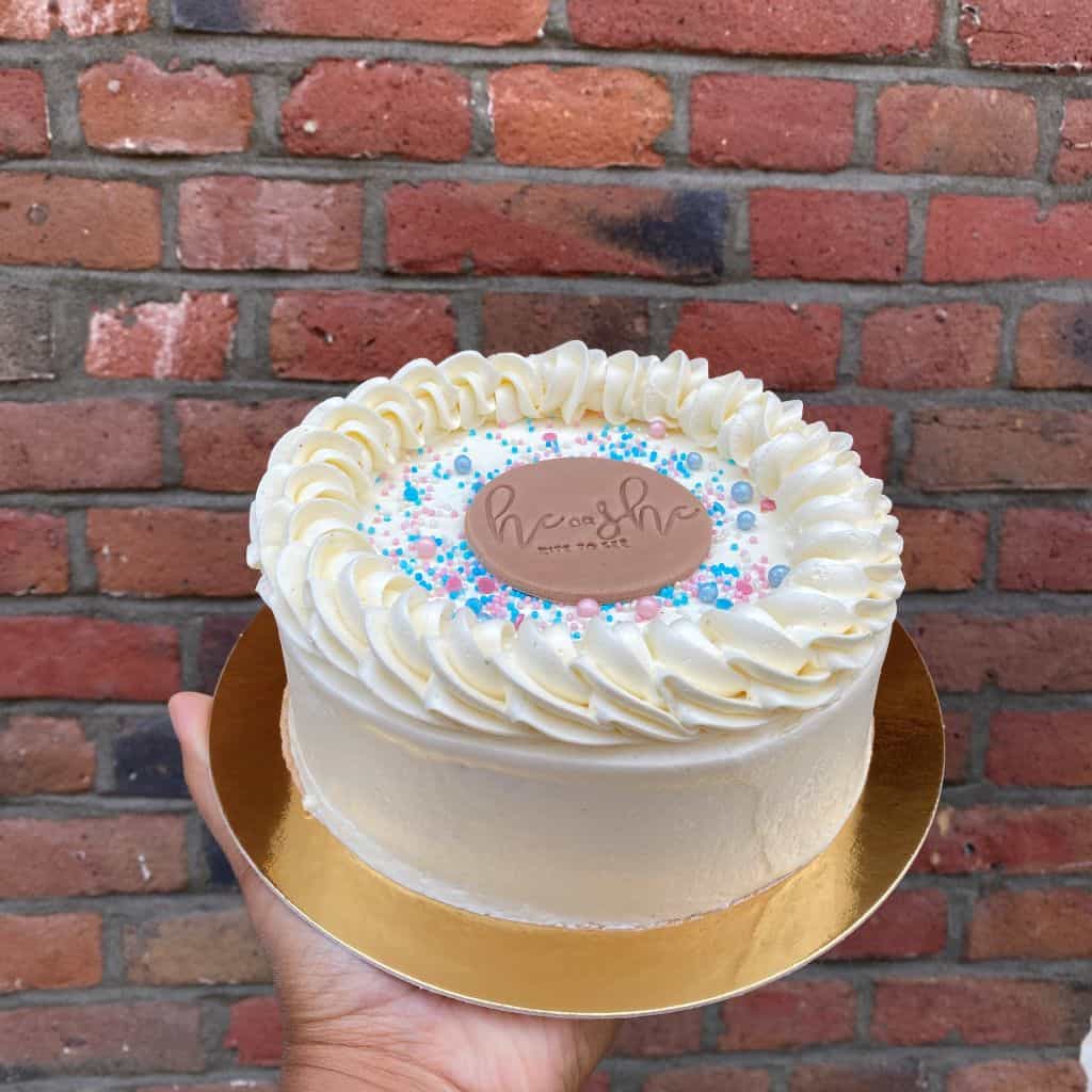 gender-reveal-taart-sprinkels