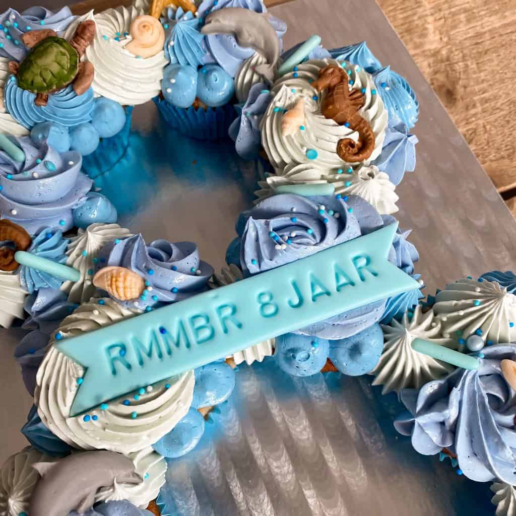 Pull a part cijfer letter cupcake taart