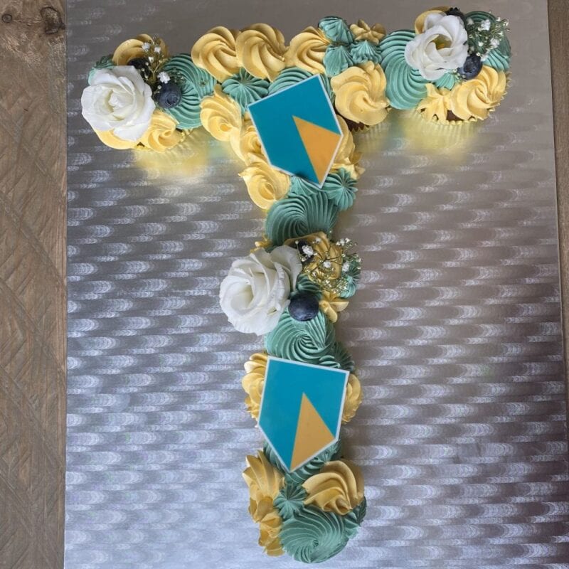 pull-a-part-cupcakes-logo