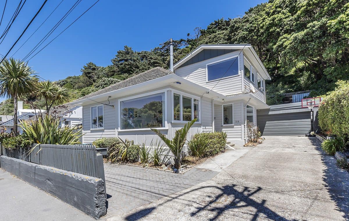 318 Queens Drive, Lyall Bay