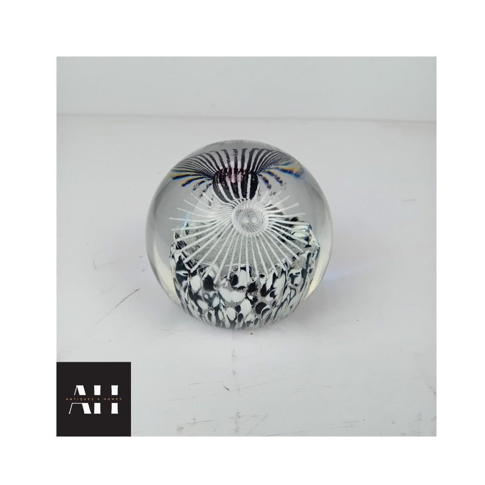 Luscious Lashes Paperweight Caithness, Helen MacDonald, 2003 - Image 4