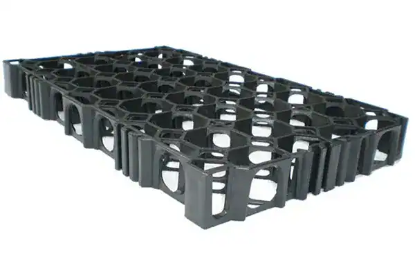 Interlocking drainage cell panels for podium decks and roof gardens