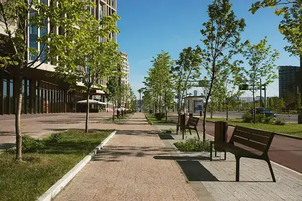 Shallow LID stormwater storage under urban plaza paving