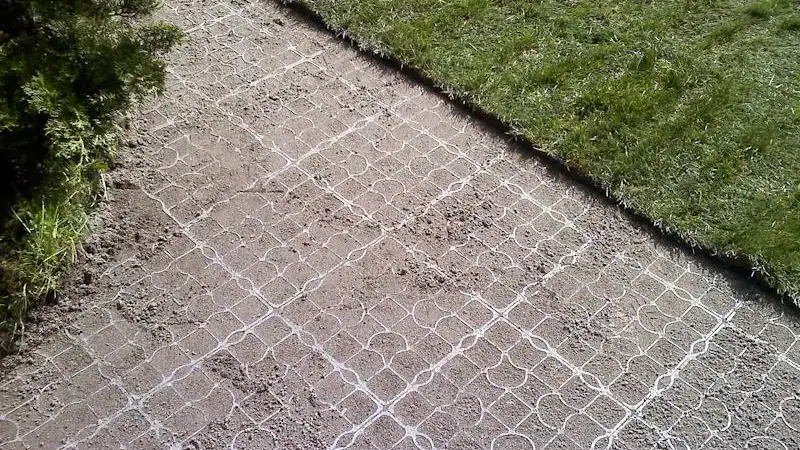 Heavy-duty ground grid installation for gravel driveway stabilization