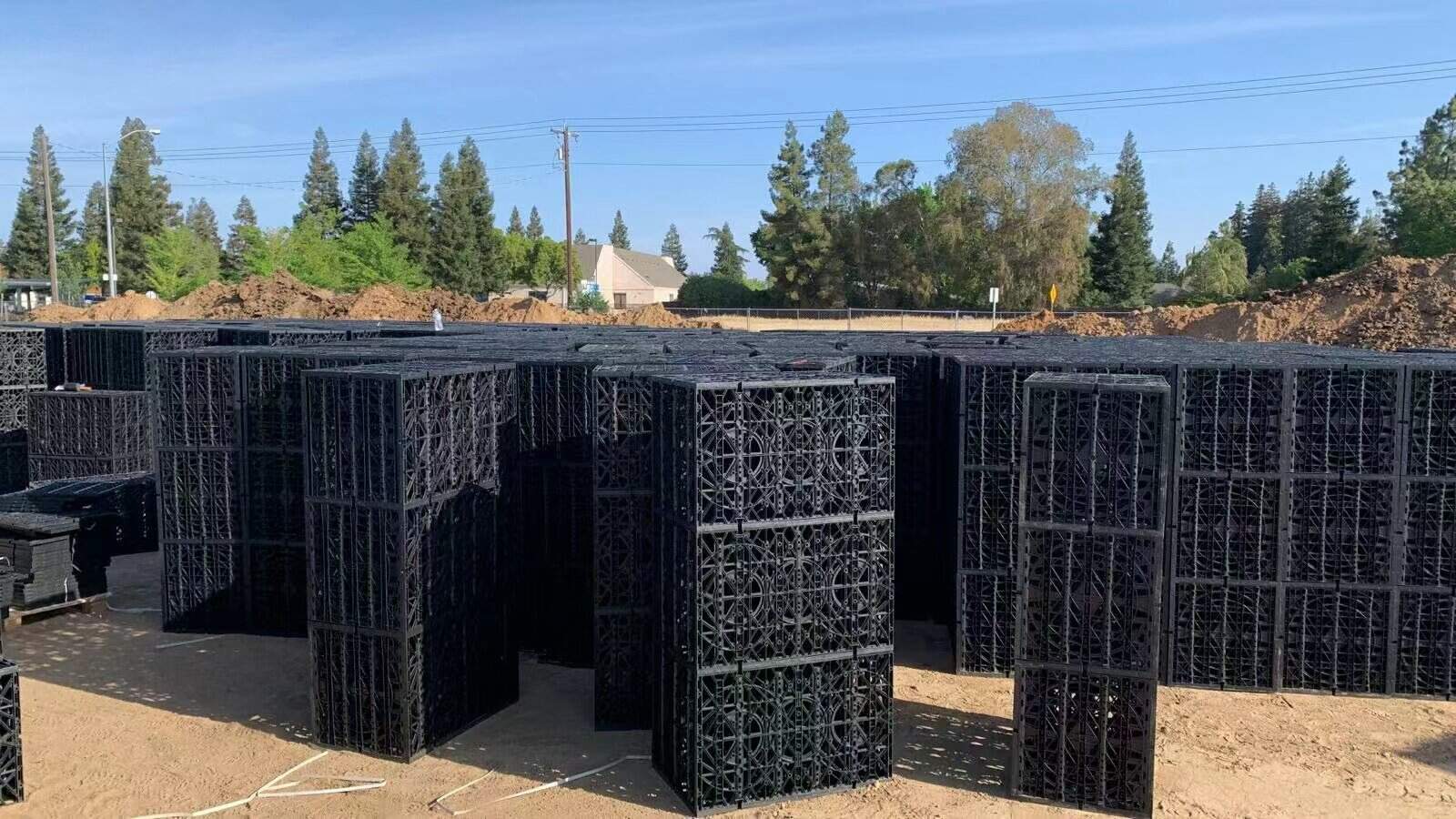 Void ratio comparison: 95% geocellular module vs 38% gravel detention system