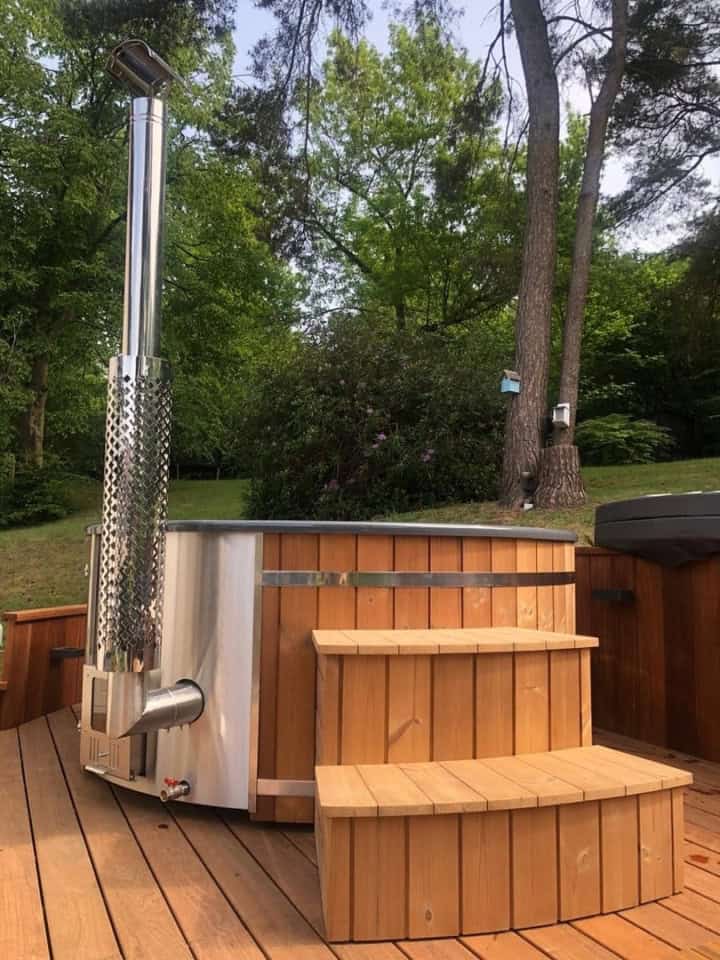 12380 hottub jonava 3
