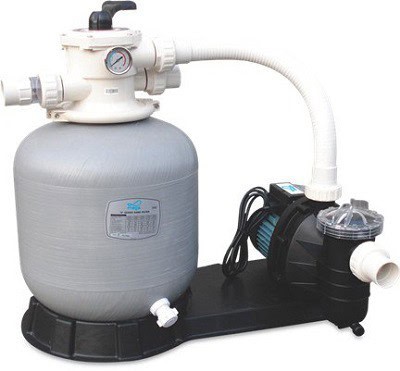 Zandfilterpomp voor zwembadwaterfiltratie, met drukmeter.