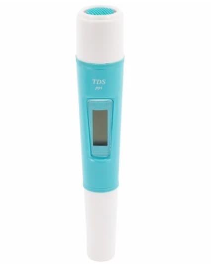 Blauw-witte TDS-meter voor waterkwaliteit.