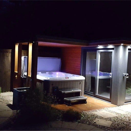 4 persoons jacuzzi in de tuin