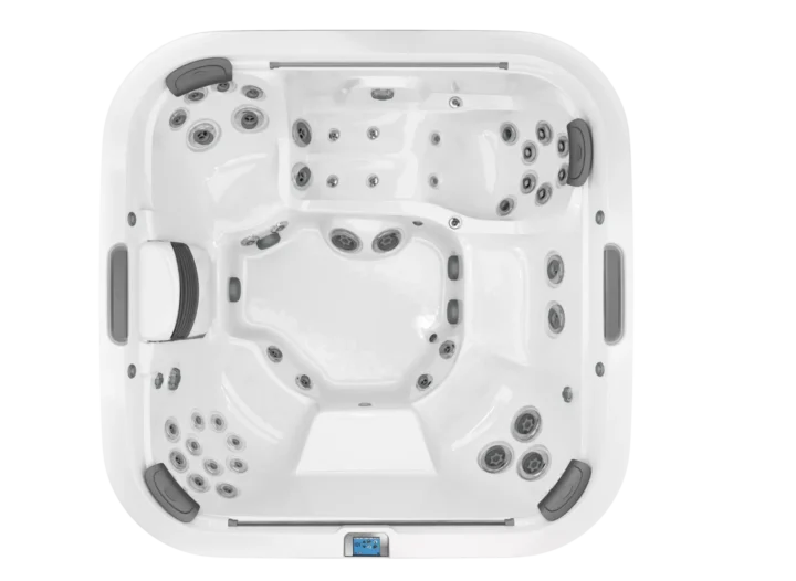 Bovenaanzicht van een grote, witte jacuzzi met jets.