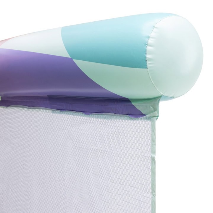 Opblaasbare speelstructuur detail met kleuren patroon