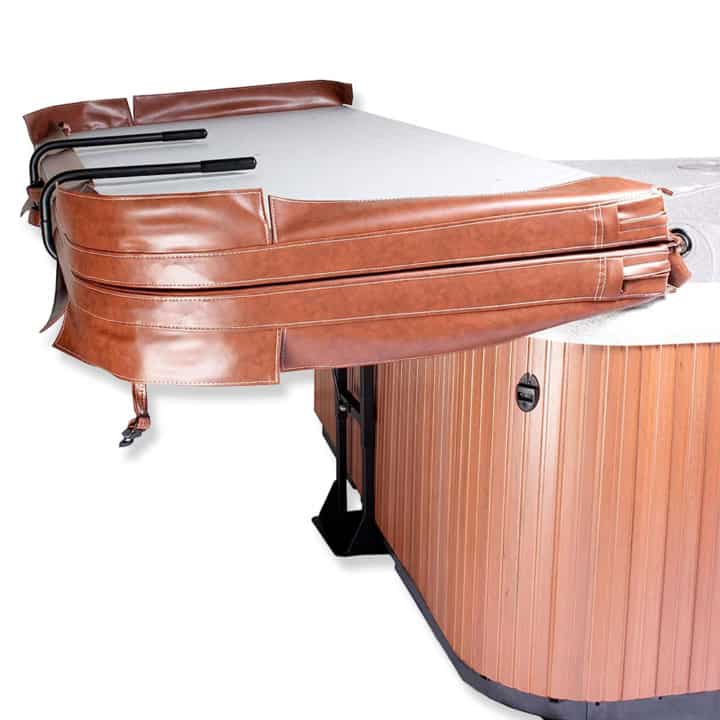 Bruine spa-hoes met opklapfunctie op jacuzzi