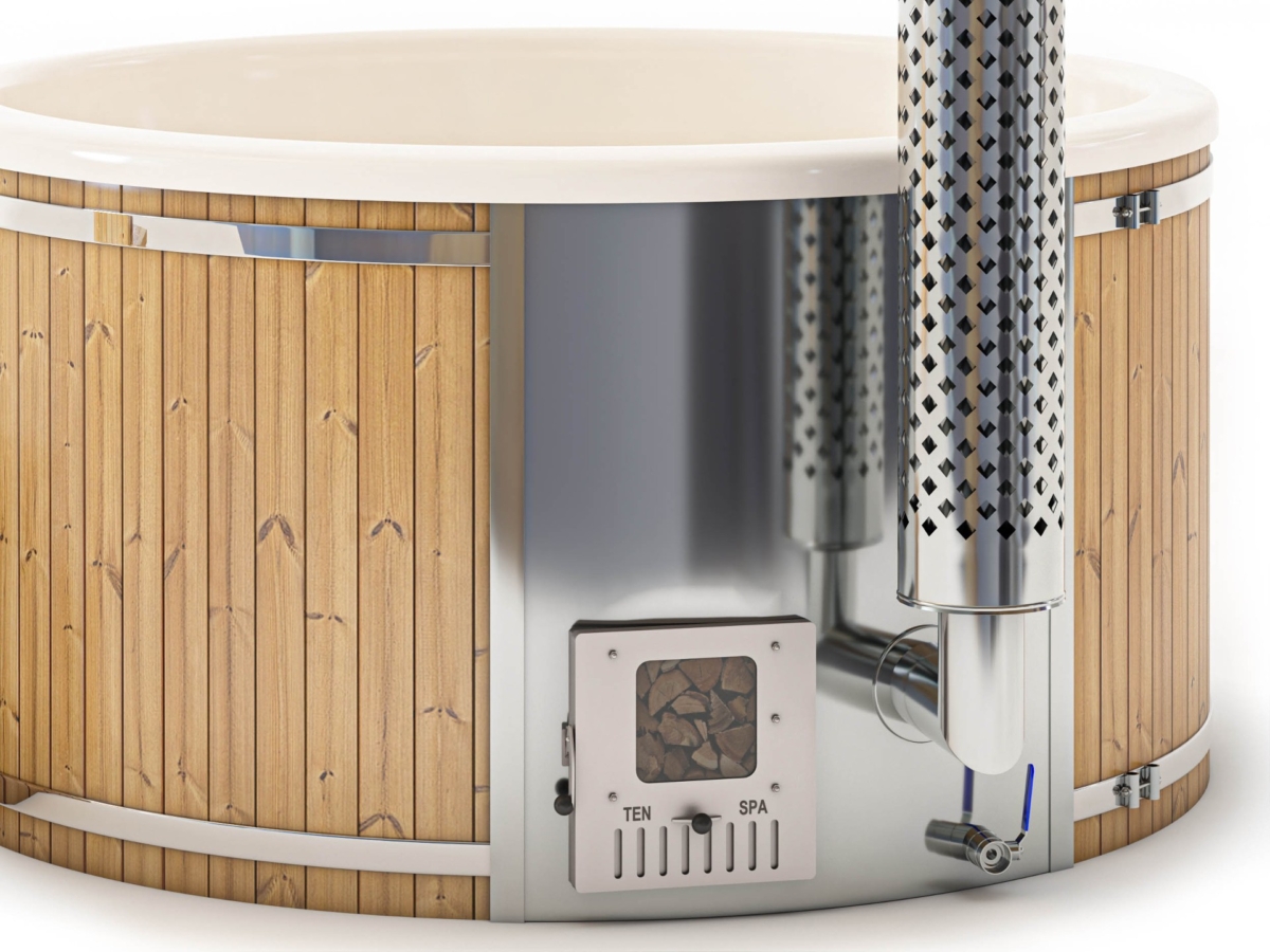 Houten bubbelbad met metalen kachelpijp