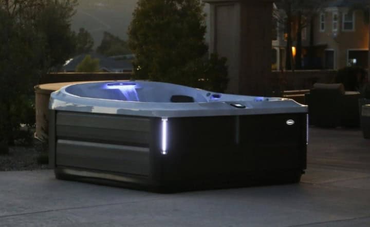 j 475 jacuzzi 4