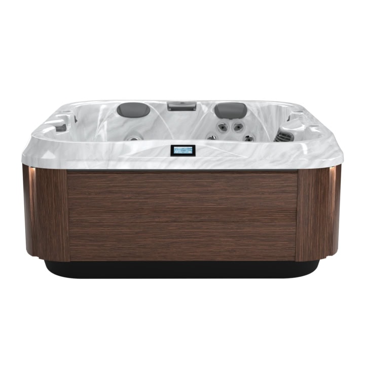Moderne jacuzzi met houtlook ombouw