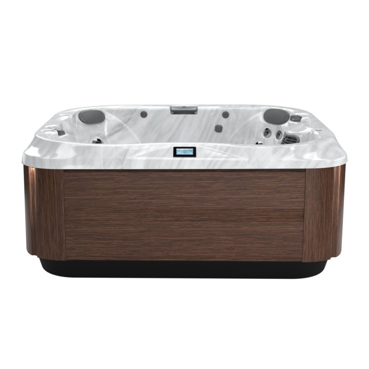 Moderne jacuzzi met houten afwerking