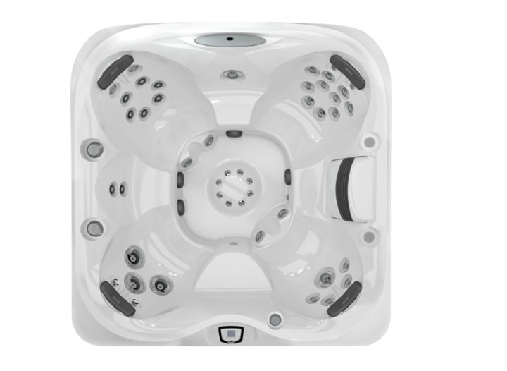 Bovenaanzicht van ruime, luxe hot tub met jets.