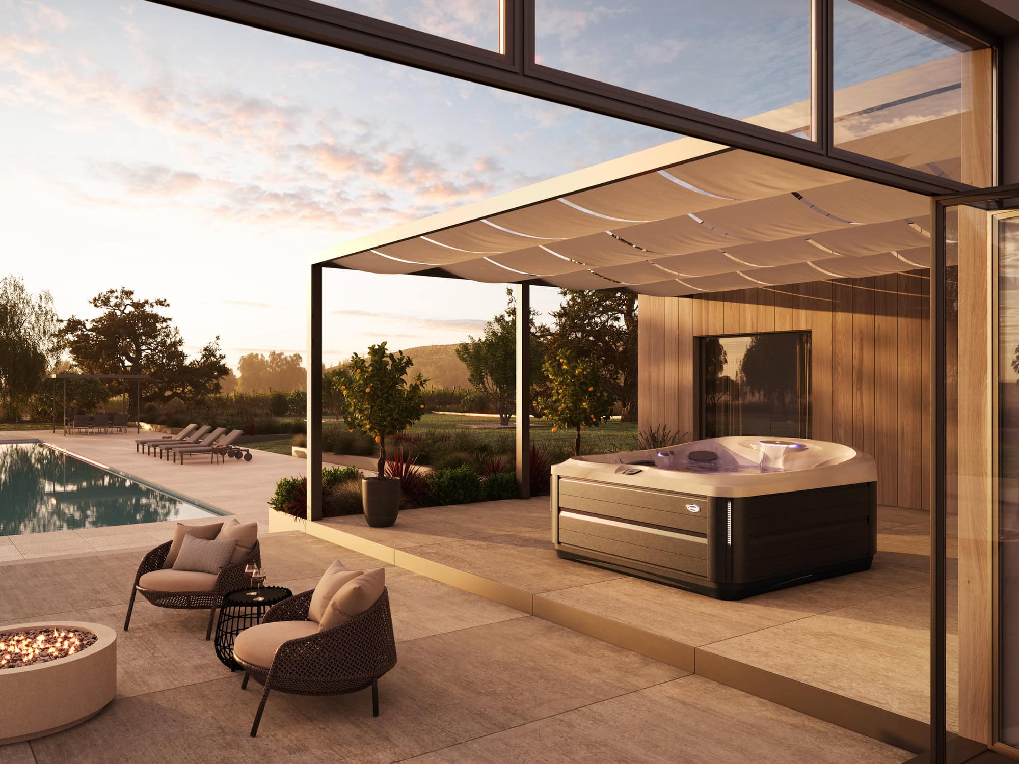 Moderne tuin met zwembad en bubbelbad bij zonsondergang.