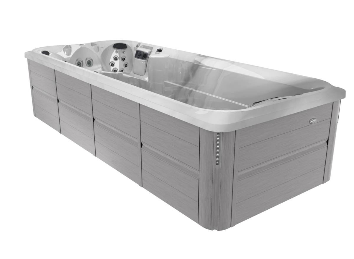 Moderne hot tub met houten afwerking
