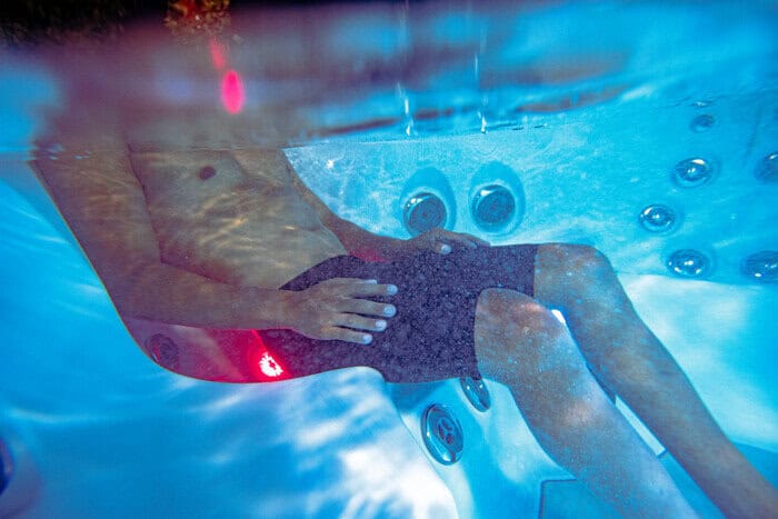 jets met infrarood in de zwemspa