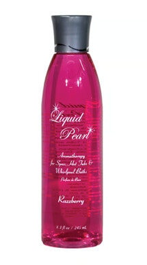 Fles roze aromatherapie liquid voor bad en spa.