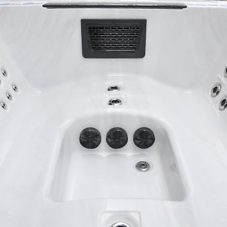 luxe wellness jacuzzi