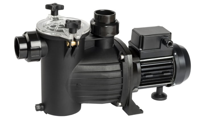 Zwarte elektrische waterpomp op witte achtergrond