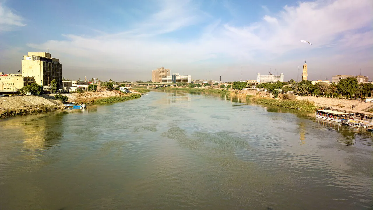 نهر دجلة في بغداد في العراق