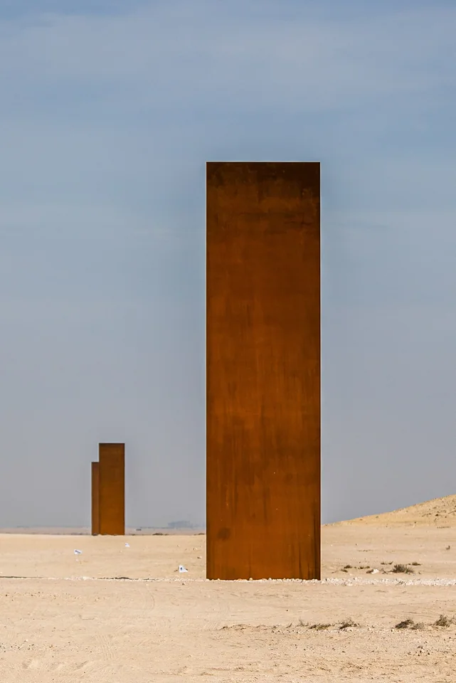 منحوتة شرق-غرب/غرب-شرق قرب زكريت