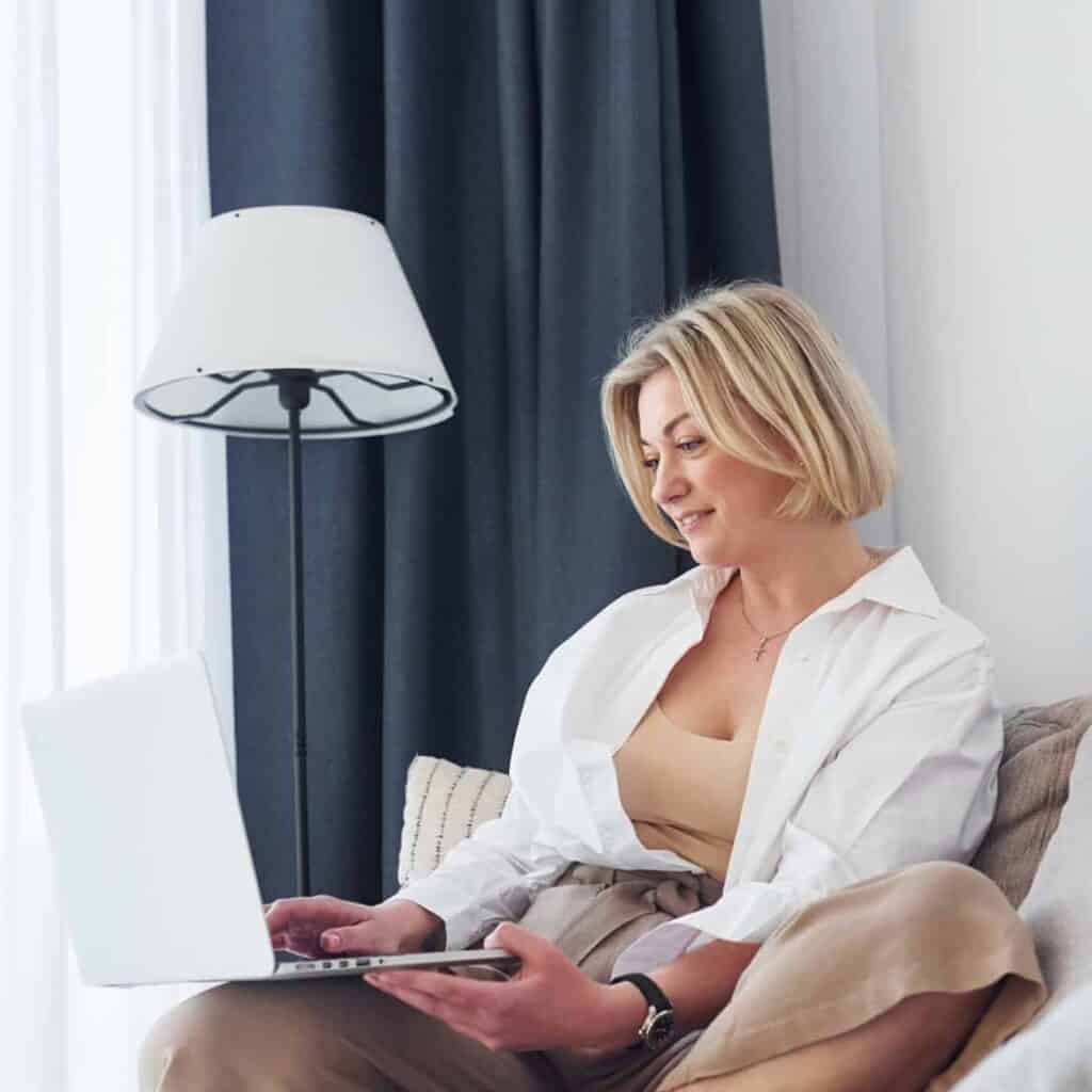 Get peace of mind with in person and Online Psychotherapy in Greece 1 A warm psychotherapy session at Art of Mind, led by Matina Ladikou, showcasing a serene environment for mental health support in Patras, Greece.