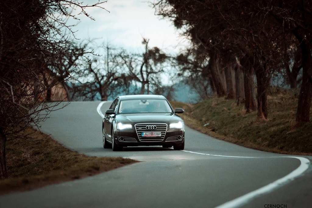 Audi A8 L W12 na okresce